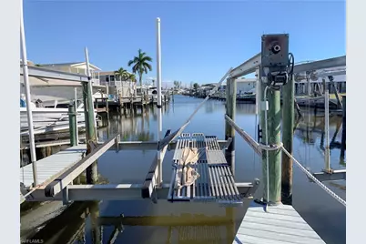 11361 Dogwood Ln, Fort Myers Beach, FL 33931 - Photo 5