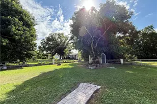 327 Montgomery Ave, Fort Myers, FL 33905 - Photo 23