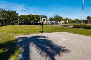 827 Hampton Cir, Naples, FL 34105 - Photo 31