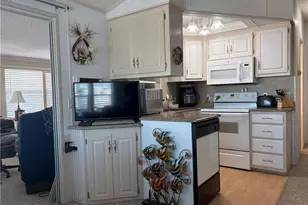 11207 Sunglow Ln, Fort Myers, FL 33908 - Photo 3