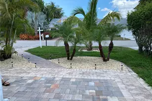 15298 Cricket Ln, Fort Myers, FL 33919 - Photo 3