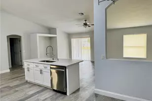 3025 NE 6th Pl, Cape Coral, FL 33909 - Photo 17