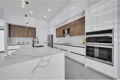 10 SW 35th Ave, Cape Coral, FL 33991 - Photo 7