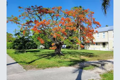 12430 McGregor Blvd, Fort Myers, FL 33919 - Photo 1