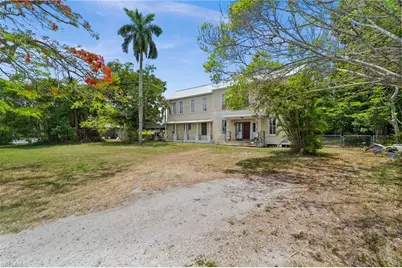 12430 McGregor Blvd, Fort Myers, FL 33919 - Photo 3