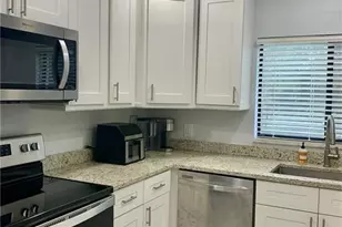 9640 Windsor Gardens Ln, Fort Myers, FL 33919 - Photo 5