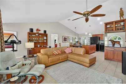 609 SE 17th St, Cape Coral, FL 33990 - Photo 5