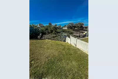 823 SW 10th St, Cape Coral, FL 33991 - Photo 9