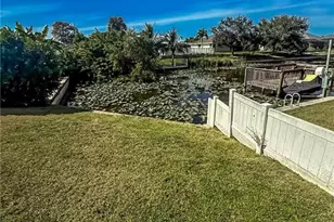 823 SW 10th St, Cape Coral, FL 33991 - Photo 9