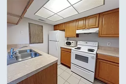 6635 Warwick Cir #8, Fort Myers, FL 33919 - Photo 7