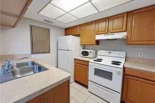 6635 Warwick Cir, Fort Myers, FL 33919 - Photo 7