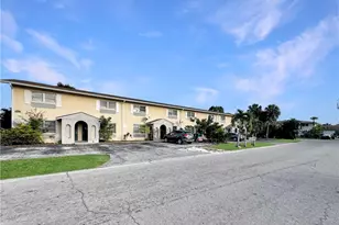 6635 Warwick Cir, Fort Myers, FL 33919 - Photo 23