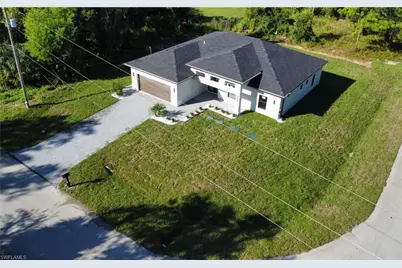 746 Courtland Ave S, Lehigh Acres, FL 33974 - Photo 3