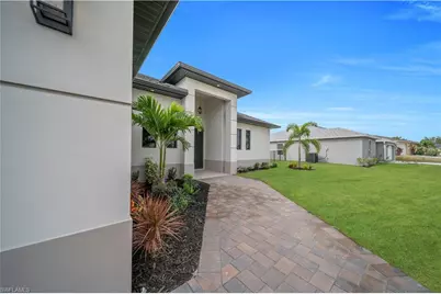 626 NE 8th St, Cape Coral, FL 33909 - Photo 5