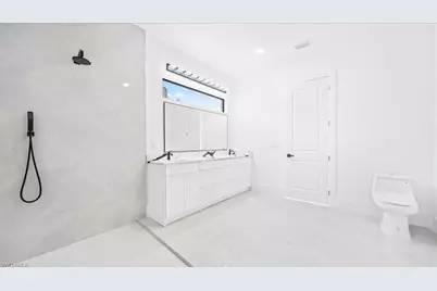 526 SE 4th St, Cape Coral, FL 33990 - Photo 11