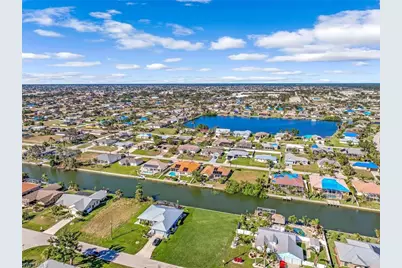 2011 NE 2nd St, Cape Coral, FL 33909 - Photo 5