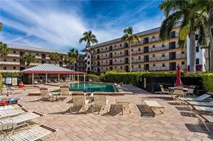 801 River Point Dr, Naples, FL 34102 - Photo 27