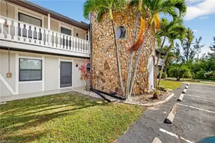 10022 Oxfordshire Ln, Fort Myers, FL 33908 - Photo 1