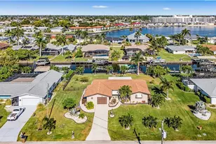 425 Pinecrest Ct, Cape Coral, FL 33904 - Photo 1
