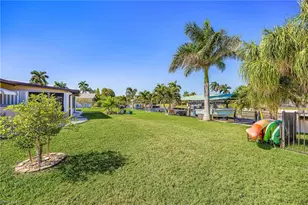 425 Pinecrest Ct, Cape Coral, FL 33904 - Photo 33
