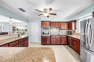 425 Pinecrest Ct, Cape Coral, FL 33904 - Photo 13
