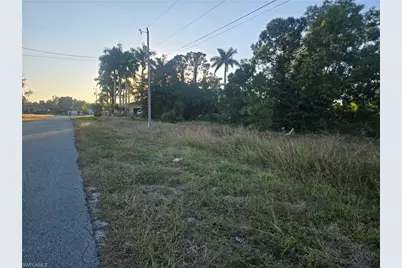 521 Denbigshire St, Lehigh Acres, FL 33974 - Photo 3