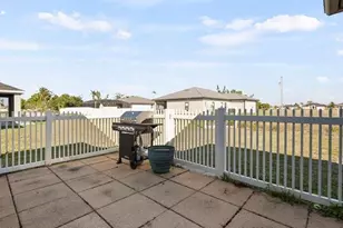 1915 SW 2nd St, Cape Coral, FL 33991 - Photo 23