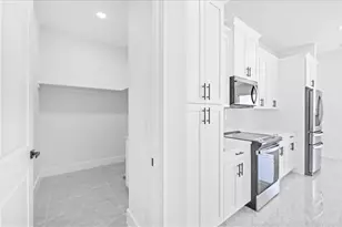 624 Tropicana Parkway W, Cape Coral, FL 33993 - Photo 17