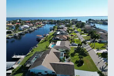 1921 SE 36th St, Cape Coral, FL 33904 - Photo 5