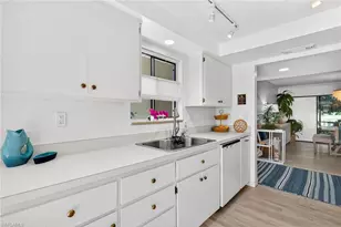 521 Lake Louise Ct, Naples, FL 34110 - Photo 13