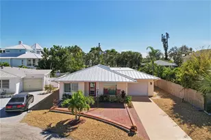 210 Hibiscus Dr, Fort Myers Beach, FL 33931 - Photo 29