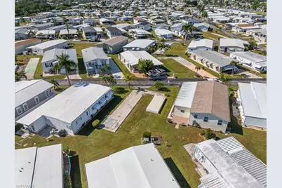 270 Yorkshire Ave, Fort Myers, FL 33908 - Photo 7