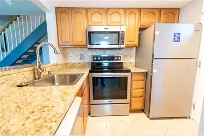 3271 Maple Leaf Cir #3, Fort Myers, FL 33907 - Photo 5