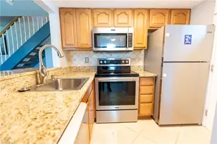 3271 Maple Leaf Cir, Fort Myers, FL 33907 - Photo 5