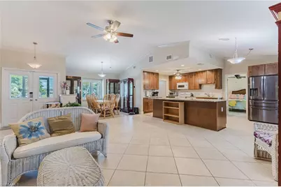 928 SE 21st Pl, Cape Coral, FL 33990 - Photo 9