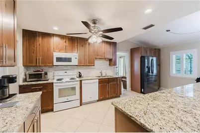 928 SE 21st Pl, Cape Coral, FL 33990 - Photo 13