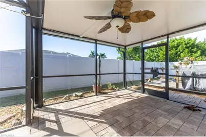 928 SE 21st Pl, Cape Coral, FL 33990 - Photo 23