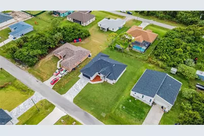 740 Chestnut St E, Lehigh Acres, FL 33974 - Photo 35