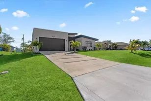 1017 NE 4th Pl, Cape Coral, FL 33909 - Photo 3