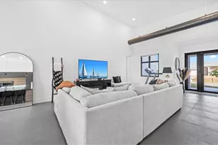 1017 NE 4th Pl, Cape Coral, FL 33909 - Photo 15