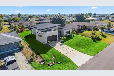 1017 NE 4th Pl, Cape Coral, FL 33909 - Photo 7