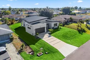 1017 NE 4th Pl, Cape Coral, FL 33909 - Photo 7