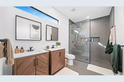 1017 NE 4th Pl, Cape Coral, FL 33909 - Photo 21