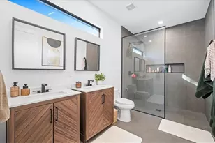 1017 NE 4th Pl, Cape Coral, FL 33909 - Photo 21