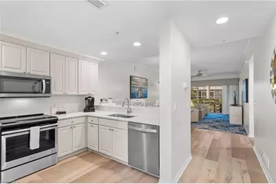 221 9th St S #113, Naples, FL 34102 - Photo 9