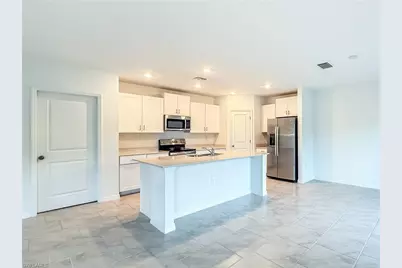 12093 Monterey Pine Ln, Fort Myers, FL 33966 - Photo 7