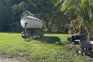 837 Pine Cone Ave, Clewiston, FL 33440 - Photo 3