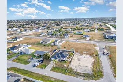 124 NE 16th Ter, Cape Coral, FL 33909 - Photo 29