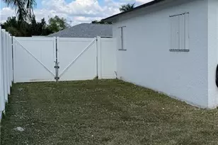 610 SE 21st Ln, Cape Coral, FL 33990 - Photo 15