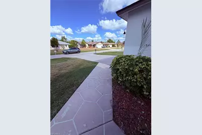 610 SE 21st Ln, Cape Coral, FL 33990 - Photo 9